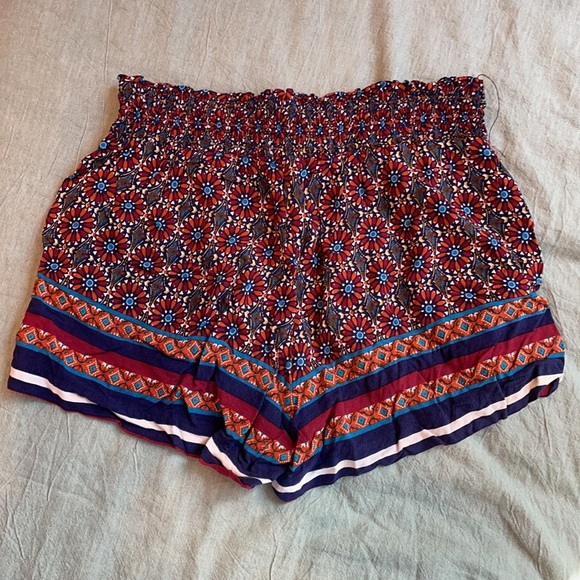 Patterned Shorts - Picture 2 of 3